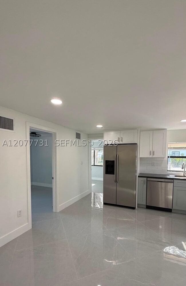 Photo - 305 NE 58th St
