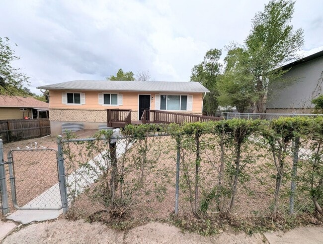 Photo - Great 3 Bedroom, 1 Bath Home