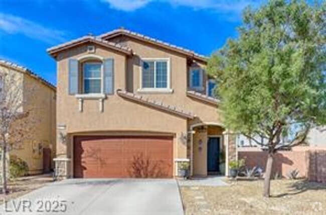 Building Photo - Stunning 3 Bedroom 2.5 baths ready to be c... Rental