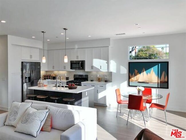 Building Photo - 7105 Tampa Ave