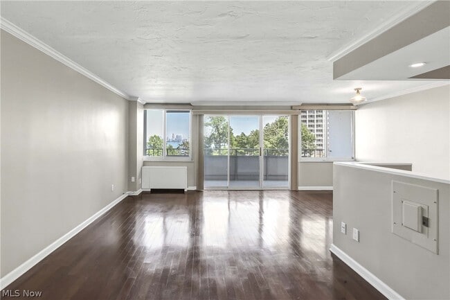 Photo - 12900 Lake Ave Unidad 327