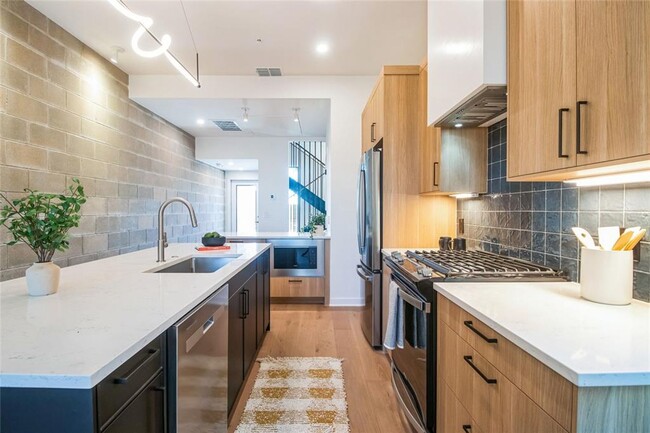 Stunning 3-bed/3.5-bath Condo Available Fo... - Stunning 3-bed/3.5-bath Condo Available Fo...