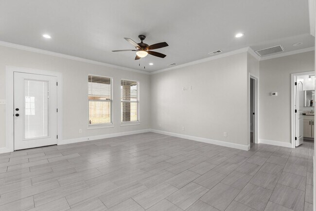 Photo - 1003 Bromegrass St