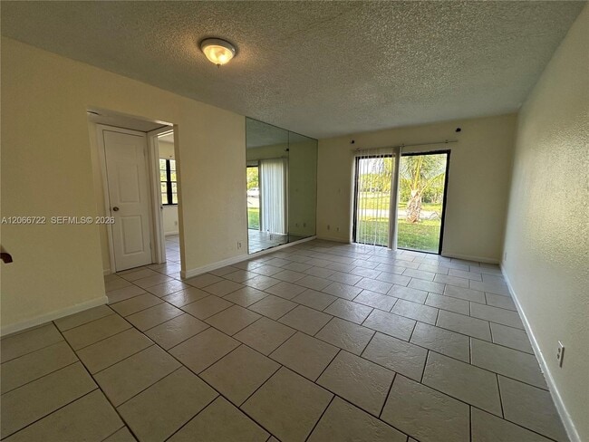 Photo - 7625 Tam Oshanter Blvd Unidad .