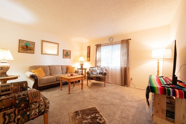 Photo - Western Circle- Fully Furnished Rental