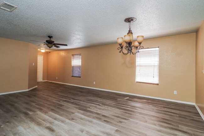 Photo - 5213 Bedfordshire Dr