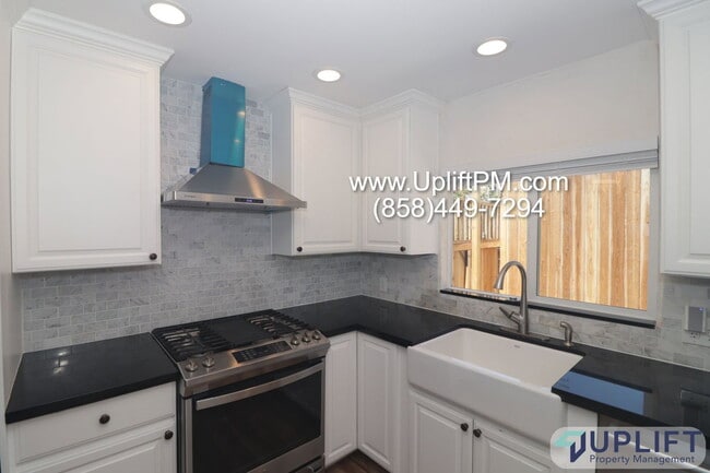 Building Photo - 1225 Capistrano Ave Unit A