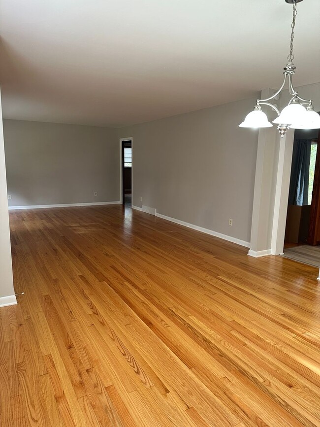 Photo - 708 Cave Mill Rd