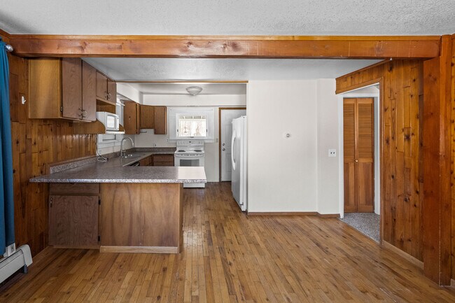 Photo - 1118 Cheri Way