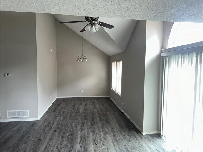 Photo - 4307 Scarsdale Ln