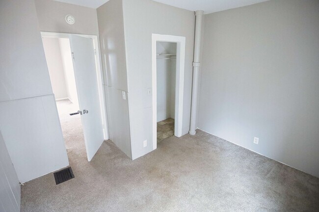 Photo - 854 Crosby St NW Unit #1