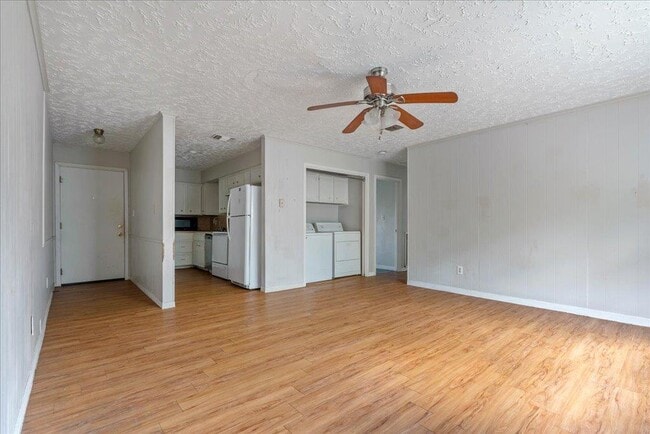 Photo - 906 N LBJ Dr Unit 4