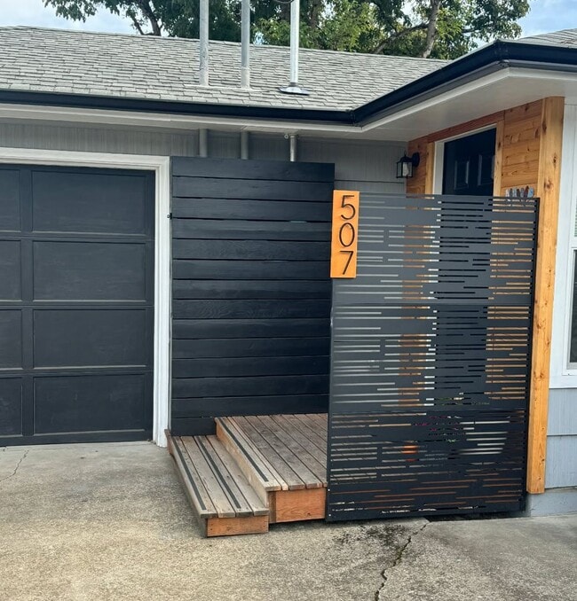 Building Photo - Charming 1BR in Convenient Eugene Location!