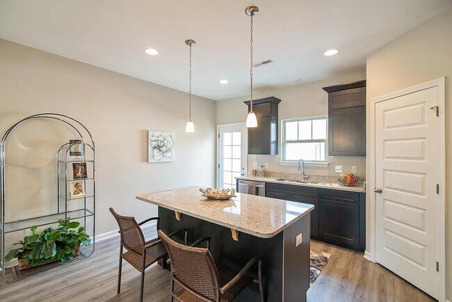 Photo - 1414 White Dutch Ln