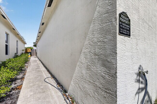 Photo - 609 F N St