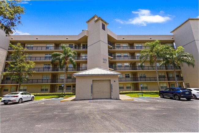 Building Photo - 27 Royal Palm Way Unit 503