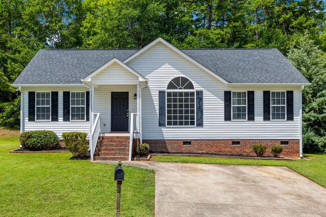 Building Photo - Freshly painted 3-bedroom 2-bath home in A...