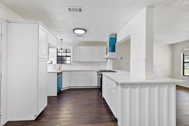 Photo - 504 Percival St