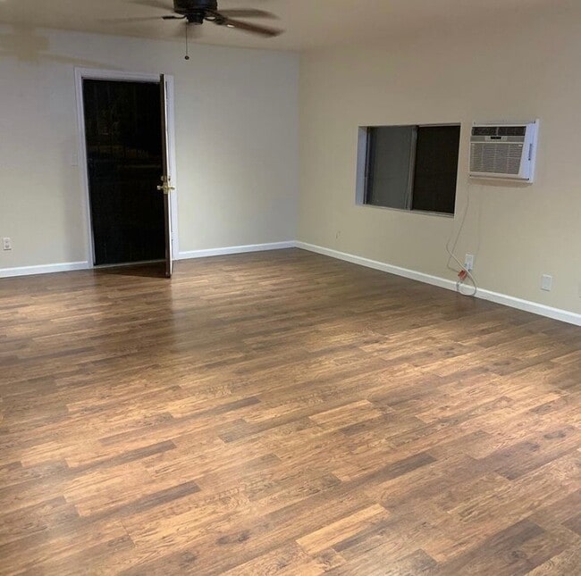 Entrada - 1675 Durfee Ave Unidad Studio 1