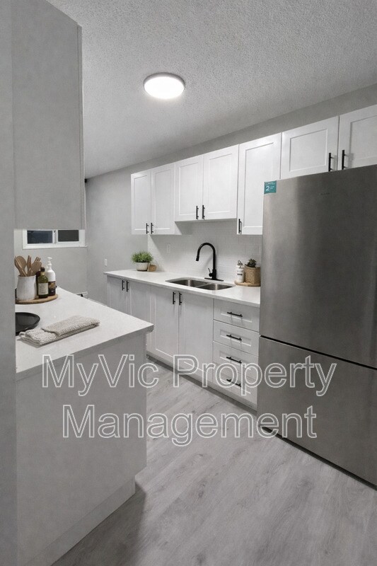 Photo - 10024-10154 154 St Unit Renovated One Bed