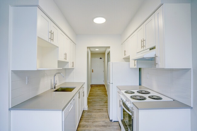 Building Photo - Royale Unit 00101