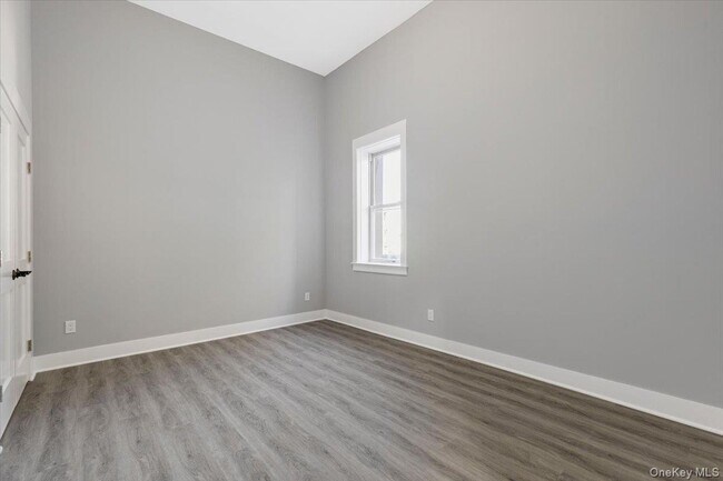 Photo - 47 Beekman Ave Unit 33