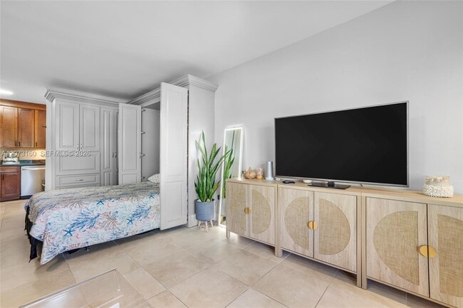 Photo - 2445 Lake Pancoast Dr Unidad 4