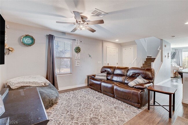 Photo - 1045 Spotted Saddle St