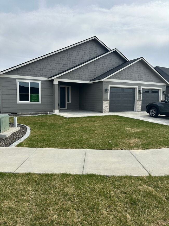 Building Photo - Newer Home in Culdesac