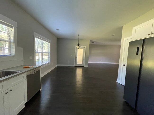 Photo - 124 Huron Loop