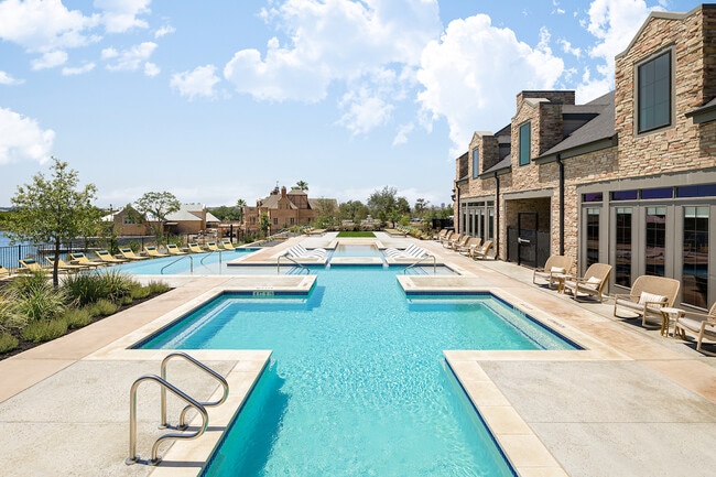 Building Photo - The Salado at Red Berry