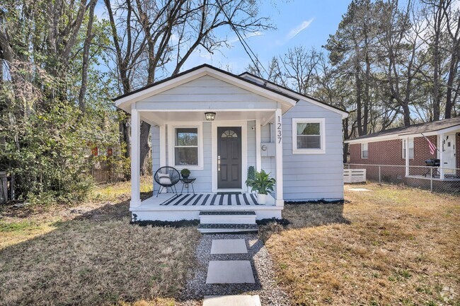 Building Photo - Charming Cottage with Modern Upgrades in H... Rental