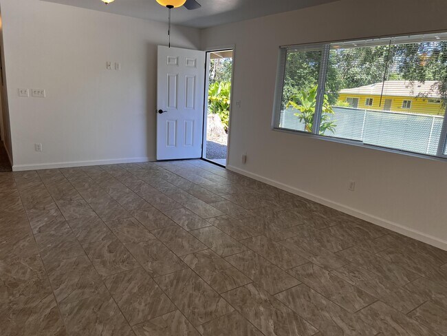 Photo - 15-2805 Mano St