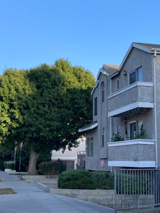 9950 Zelzah Ave