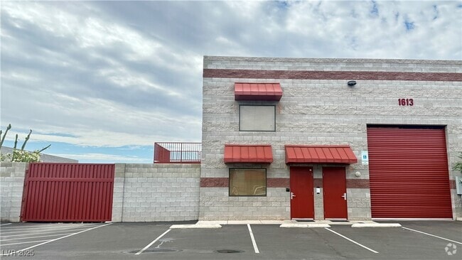 Building Photo - 1613 Carse Dr Unit 0 Rental