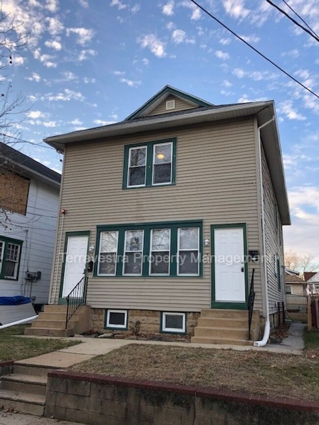 Building Photo - 31 Lane Ave Unit B