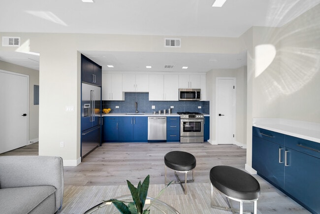 Photo - 1111 N Kenmore Ave