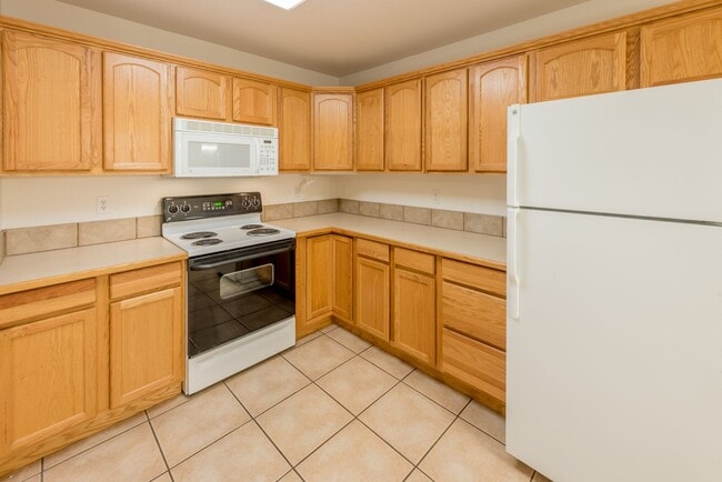 Building Photo - Great Duplex Home Near WWU Unit 632 SW Bade