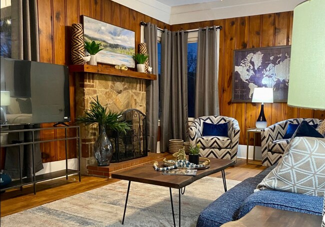 Photo - 169 Crest St