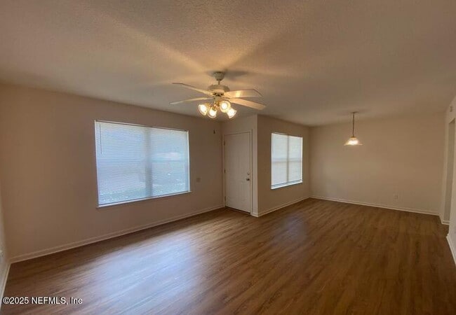 Photo - 702 Meadowbrook Dr