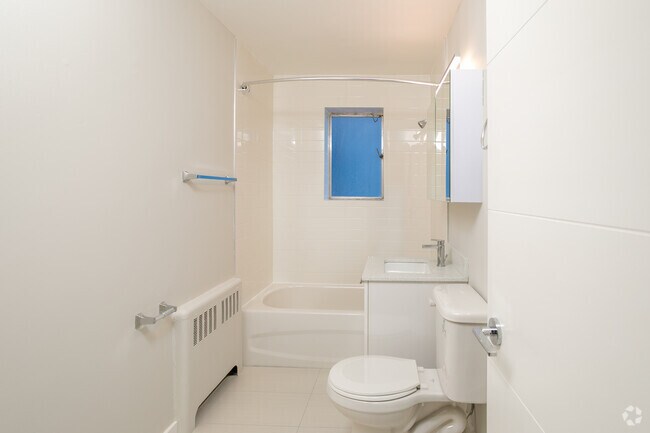 2 bdrm suite - 8735 Selkirk