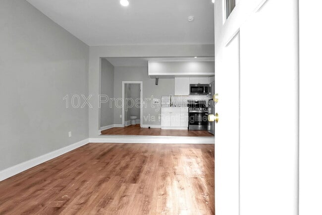 Photo - 556 E Whittier St