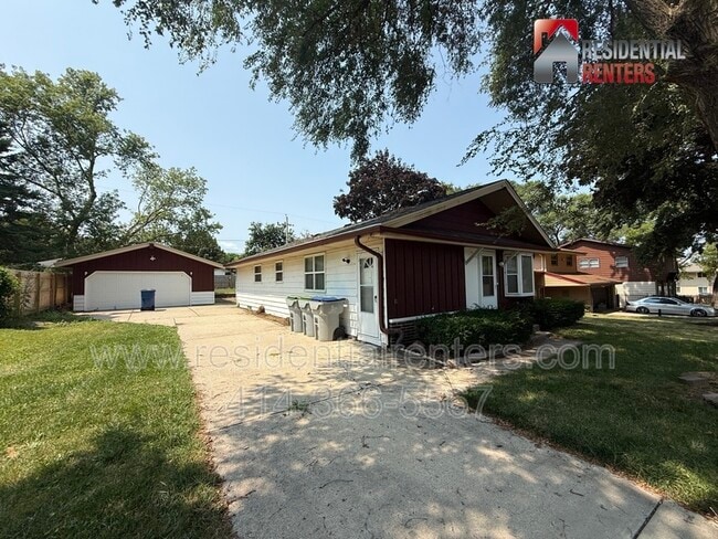 Building Photo - 6323 N 104th St