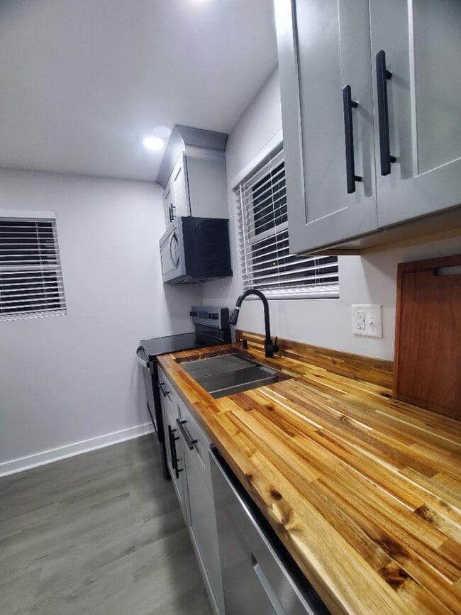 Photo - 290 Quick St