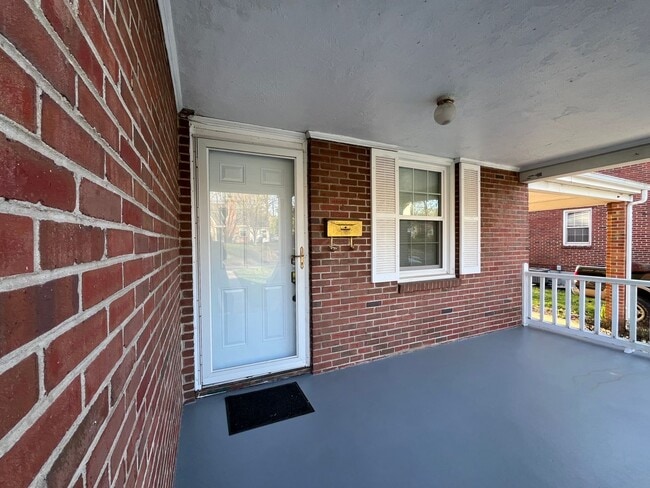 Photo - Charming Brick House off Fort Avenue