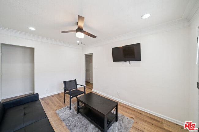 Photo - 1163 W 38th St
