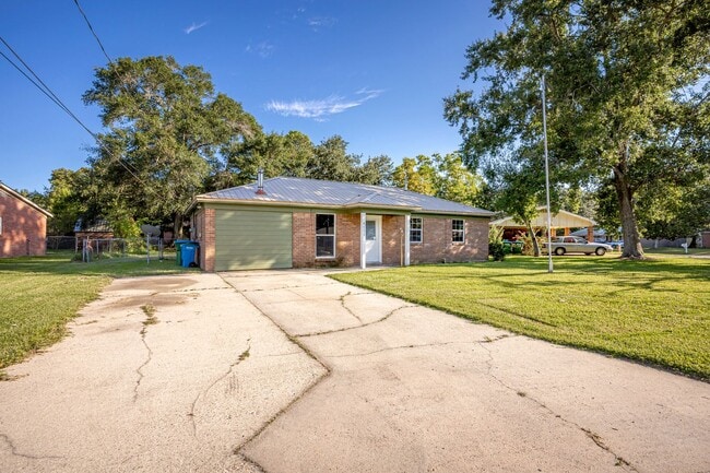 Photo - 3 Bed 1 Bath Home In Pascagoula - New Appliances