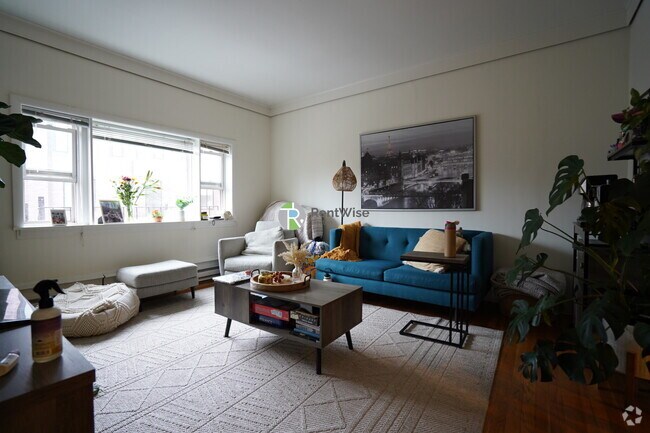 Building Photo - 529 Beacon St Rental