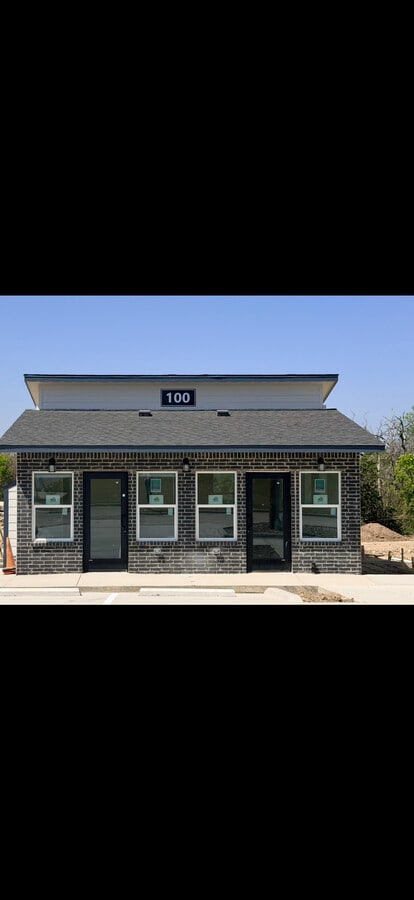 OFICINA/LAVANDERÍA - Apex Townhomes