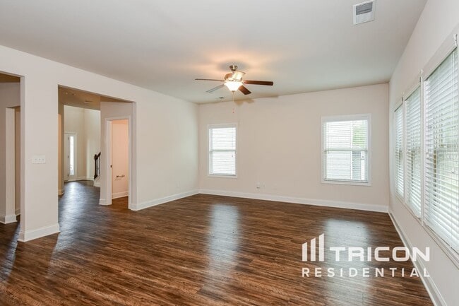 Photo - 592 Ireland Ln